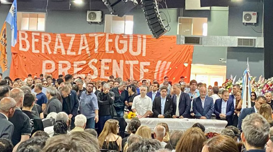 En el velorio del intendente Mussi, Axel Kicillof y Máximo Kirchner se reencontraron por primera vez tras las&nbsp;elecciones