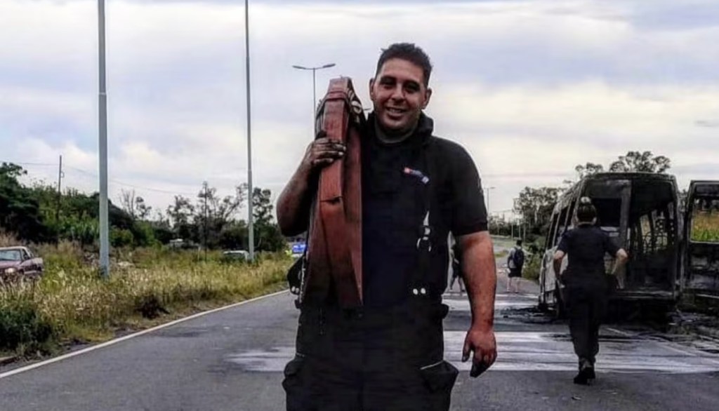 Héroe caído: el bombero que murió atropellado en el Palomar mientras combatía un&nbsp;incendio