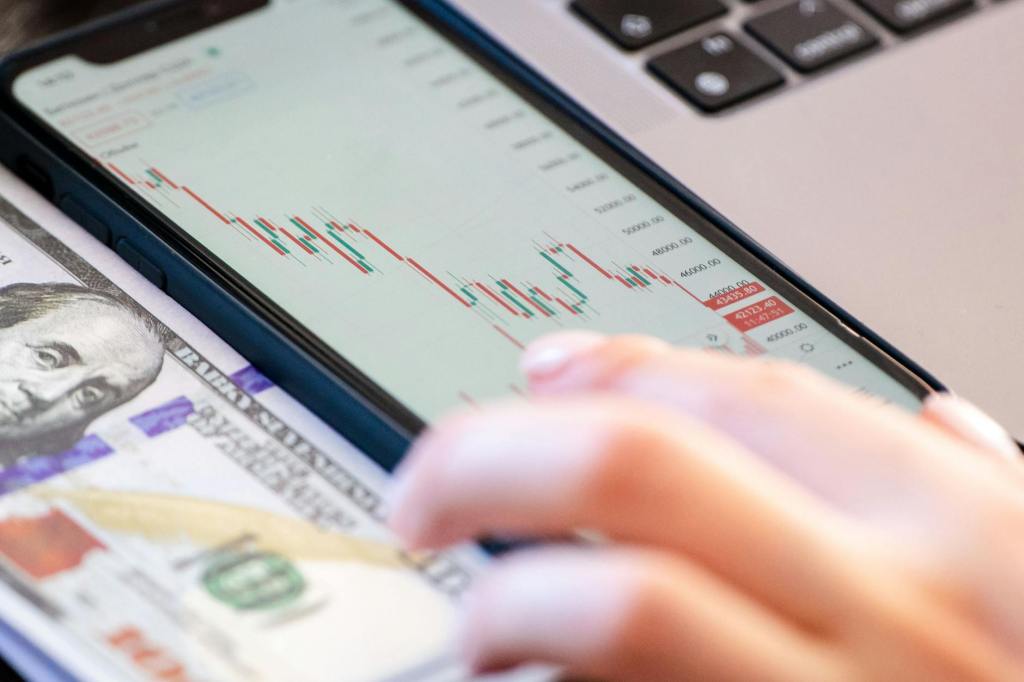 El dólar oficial cierra en $1405 mientras el blue sube a $1415