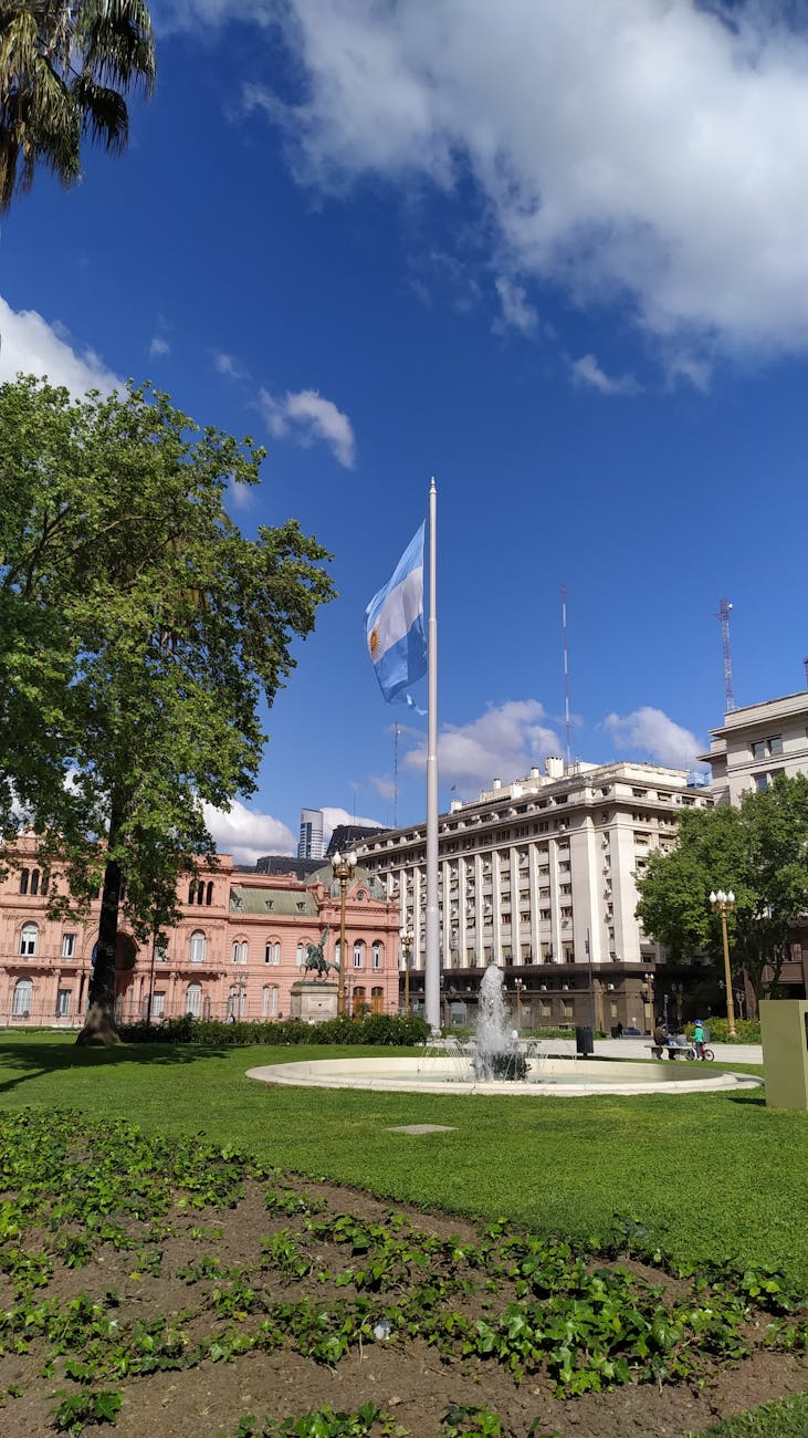 Milei enfrenta tensiones internas mientras avanza con sus medidas de&nbsp;gobierno