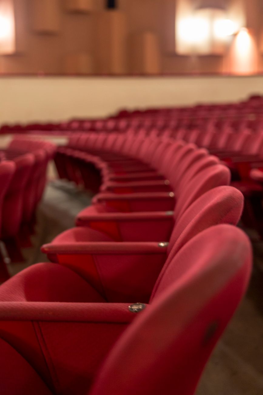 Una corte vaticana en escena: el juicio teatral a Colón que decide el&nbsp;público