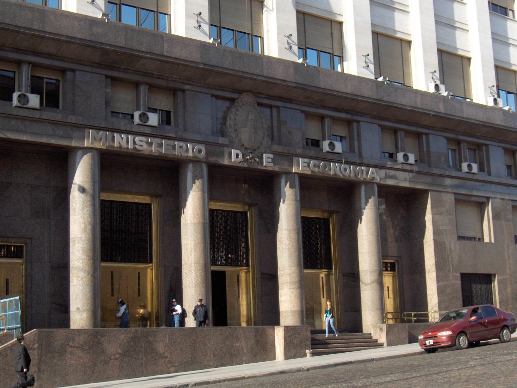 Amenaza de bomba obliga a desalojar el Ministerio de&nbsp;Economía