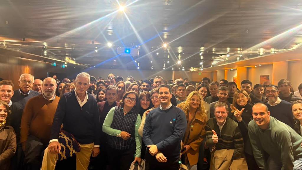 Adrián Ravier encabezó a sala llena el lanzamiento de la Escuela de Formación Política de LLA La&nbsp;Pampa