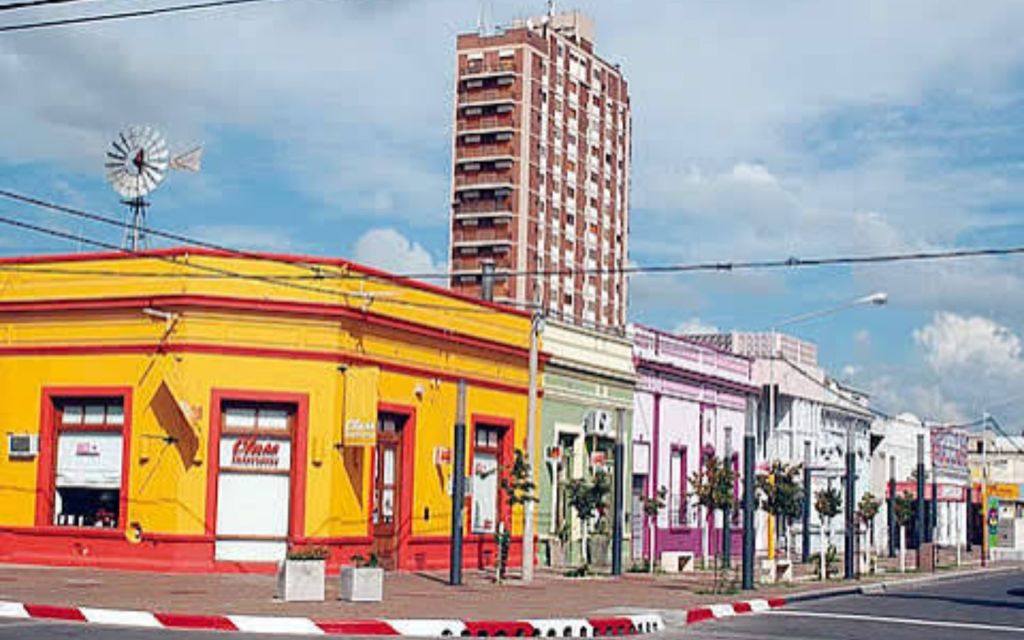Grave choque entre camión y moto en General Pico: niña y motociclista&nbsp;hospitalizados
